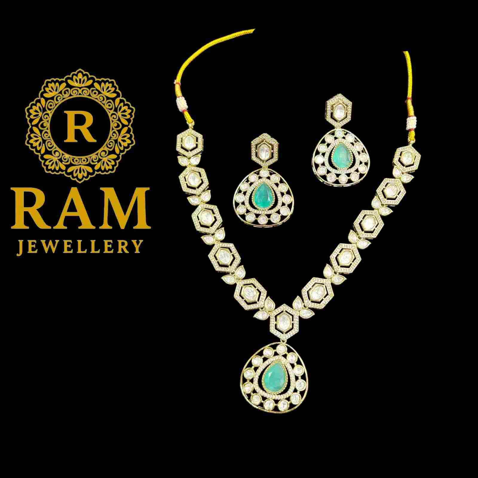 MOZONITE  NECKLESS